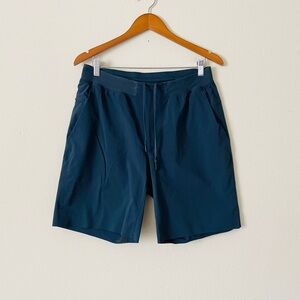 Lululemon LARGE Men The Short *LTT 9” shorts in blue